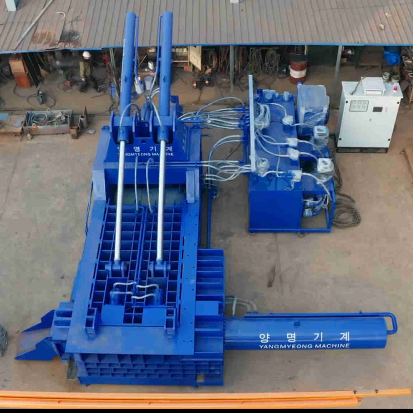 Heavy-duty hydraulic scrap metal baler machine for compressing steel scrap