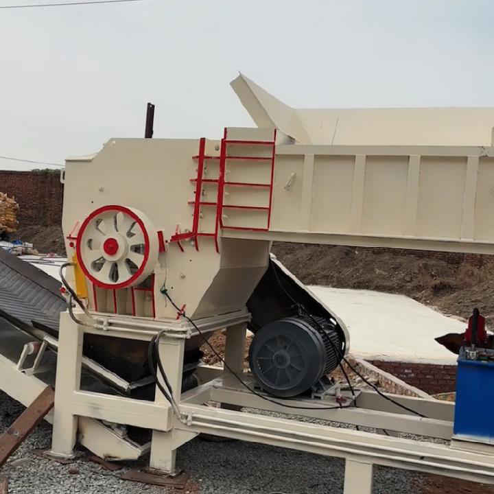 200kW metal crusher with hydraulic feeding system installed at Shenyang scrap metal recycling yard