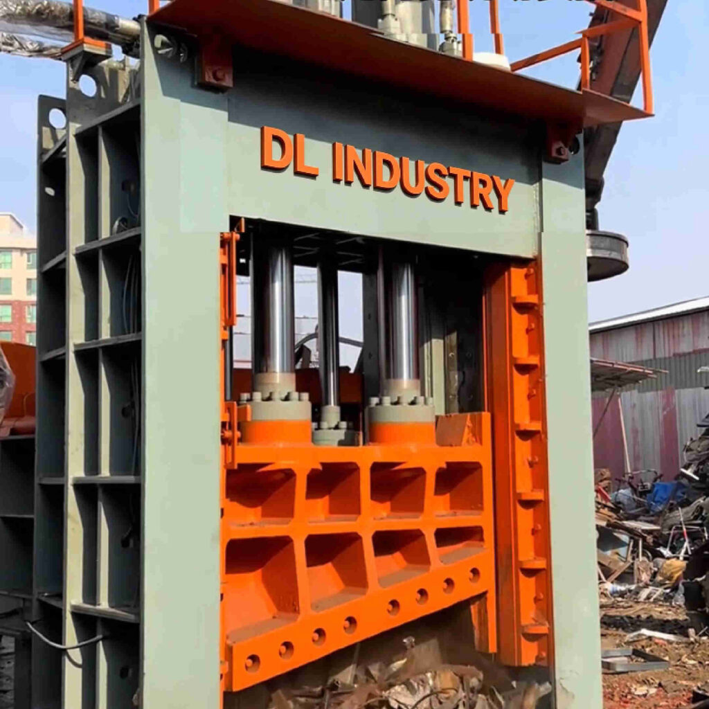 315T scrap metal shear installed and operating at recycling facility in Datong, China
