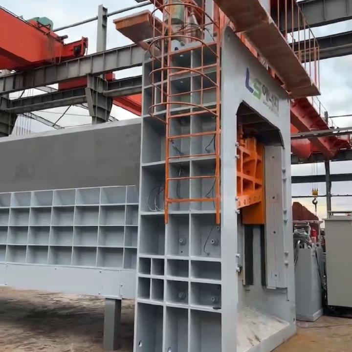 630T scrap metal shear installed and operating at recycling facility in Japan