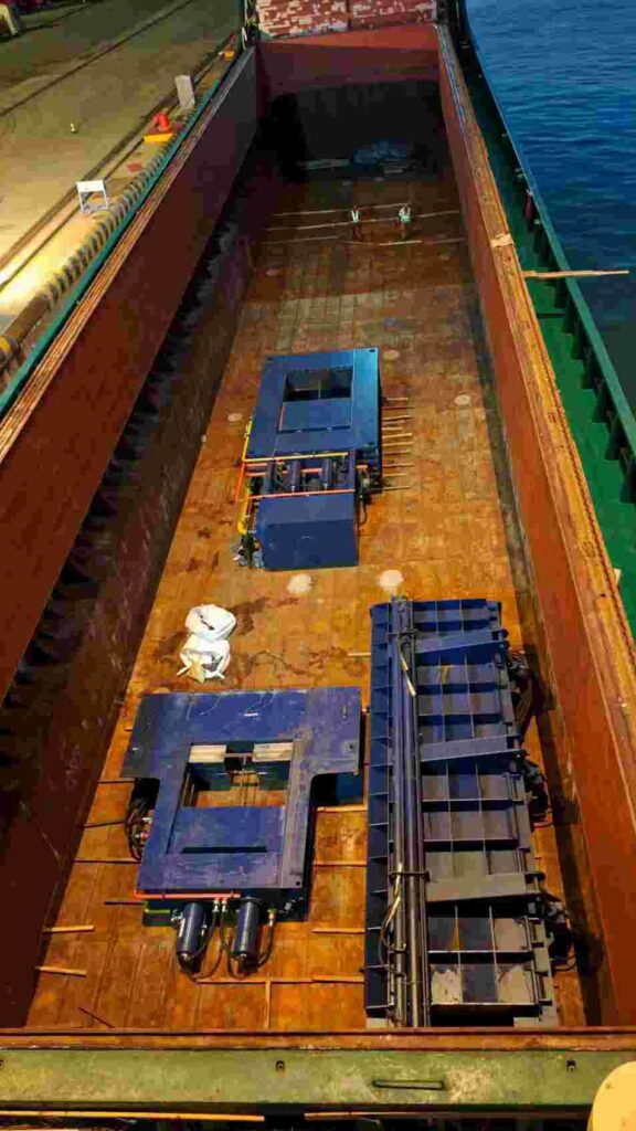 HUAXIN scrap metal shear and baler loaded onto bulk cargo ship for ocean freight shipping