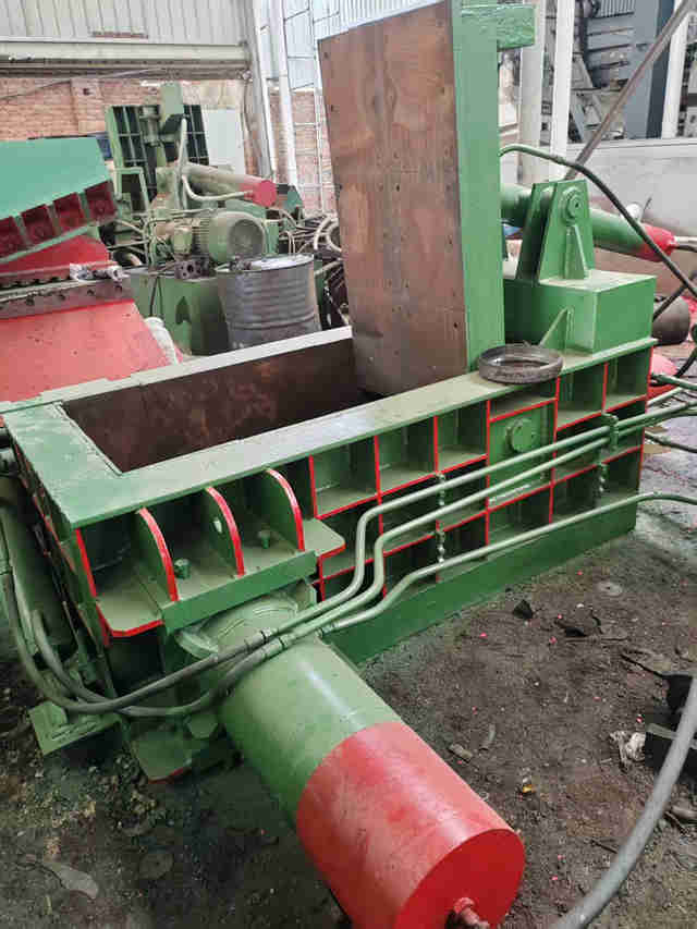 Y81-125 125 ton Scrap Metal Baler (Hydraulic ) for aluminum cans (UBC), copper wire, steel turnings, thin sheet steel, and light mixed scrap into dense, uniform bales
